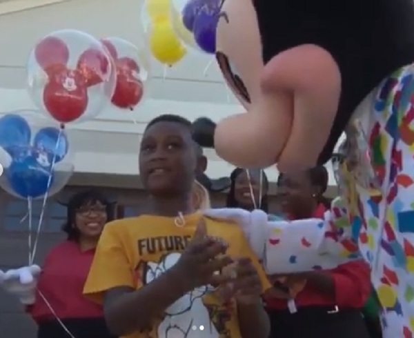 Disney premia a niño que donó sus ahorros a víctimas de huracán | Noticias Paraguay