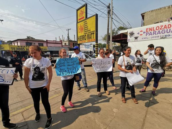 Familiares de fallecido durante asalto exigen justicia - Nacionales - ABC Color