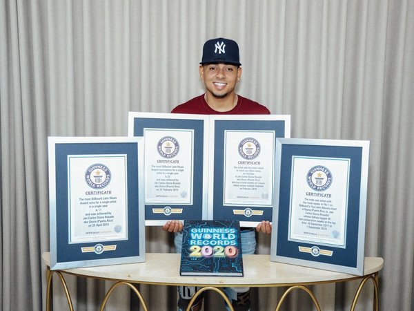 Ozuna suma 4 récords Guinness a su colección de trofeos