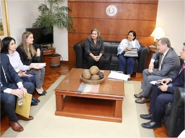 Senadoras piden celeridad en causa de joven que denunció a Kriskovich