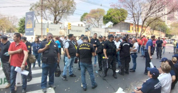 Los guardiacárceles se manifestaron con todo