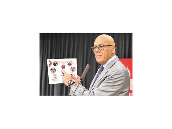 Tildan de “fantasías” nexos de Maduro con FARC y ELN