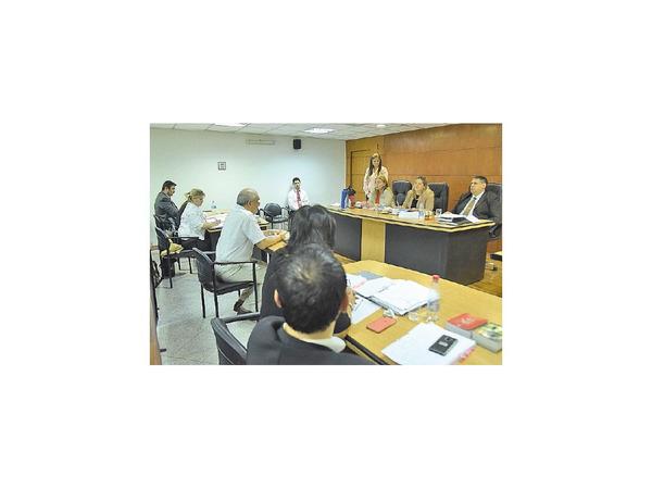 Tres testigos en el juicio oral al senador Salyn Buzarquis
