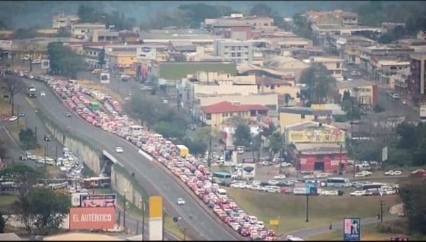 Bloquean Puente de la Amistad