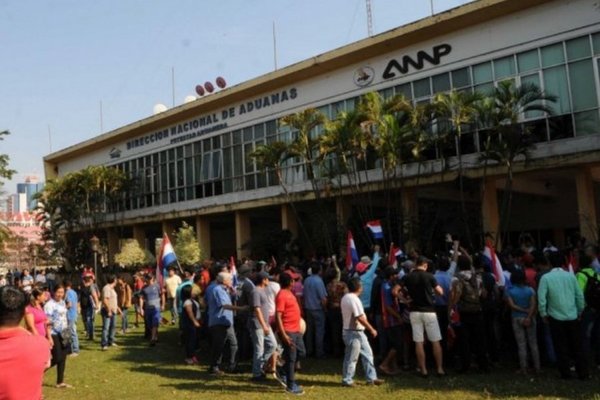 Acuerdo, saqueo y cierre del Puente de la Amistad