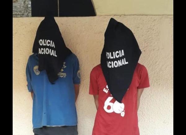 Detienen a dos ex convictos tras asaltar a un estudiante •