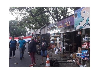 Desalojan puestos ubicados en veredas de San Lorenzo