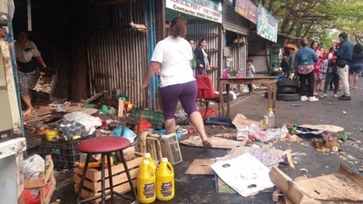 HOY / Desalojan a vendedores informales del Mercado de San Lorenzo