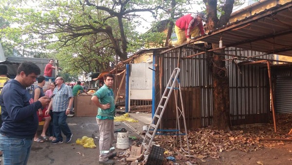 Desalojan a comerciantes en la zona del Mercado de San Lorenzo » Ñanduti