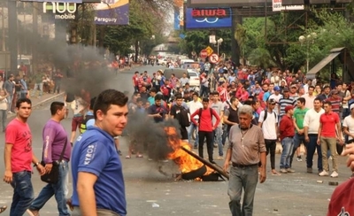 HOY / Incidentes en CDE: heridos y detenidos en protesta de paseros