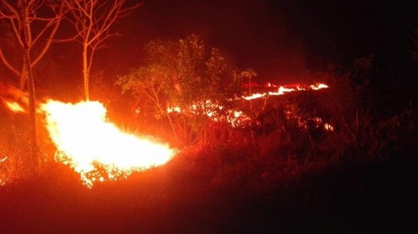 Brasileros disparan a bomberos paraguayos en zona del Paraná Country