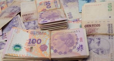 La divisa argentina llegó a tocar los 66 pesos en bancos privados de la plaza bursátil