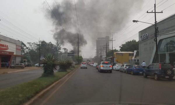 Bloquean Supercarretera