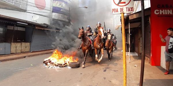 Contrabandistas recurren a la violencia y siembran caos con cierre de comercio en CDE