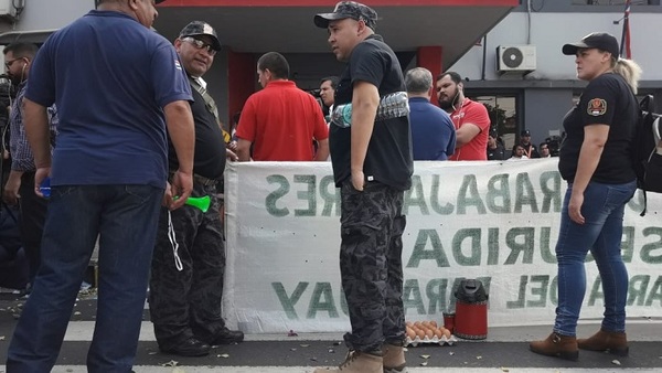 Conforman mesa de trabajo con guardiacárceles para atender reclamos