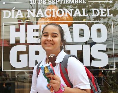 Largas filas para disfrutar del “Día nacional del helado gratis”