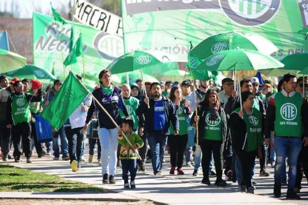 Comienza huelga de funcionarios públicos en Argentina por agravamiento de la crisis