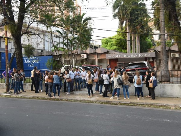 Padres del San José piden auditoría y director los desafía