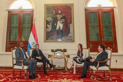 Presentan al Jefe de Estado idea sobre empoderar a jóvenes e importancia de democracia parlamentaria - .::RADIO NACIONAL::.
