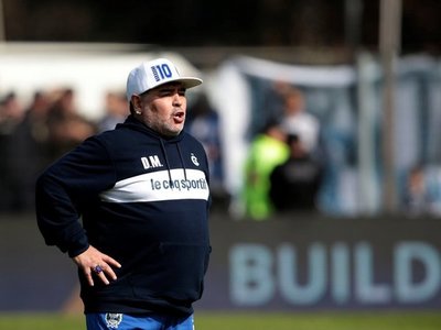 Maradona dice que dejará "la vida" para salvar a Gimnasia del descenso