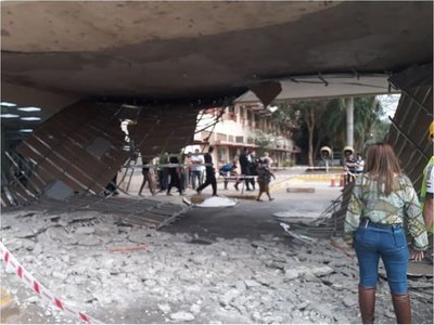 Se desploma parte del techo del Hospital de IPS