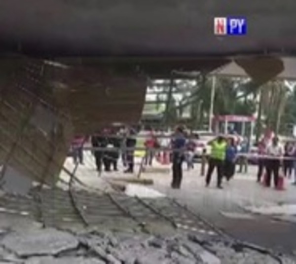Estructura 'súper reforzada' de IPS cedió por el viento  - Paraguay.com