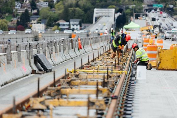 Alta ingeniería: paso para tren sobre puente flotante - Ciencia - ABC Color