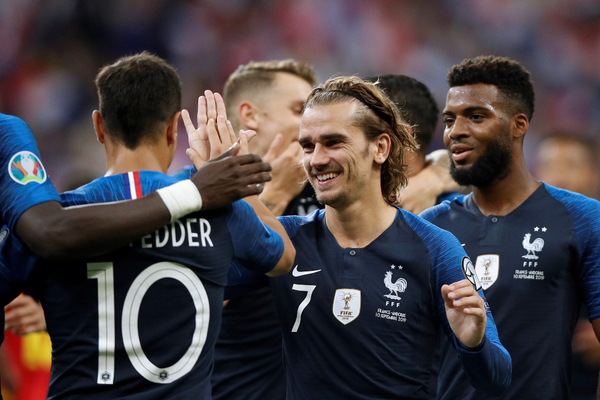 Francia golea a Andorra y se acomoda en el Grupo H