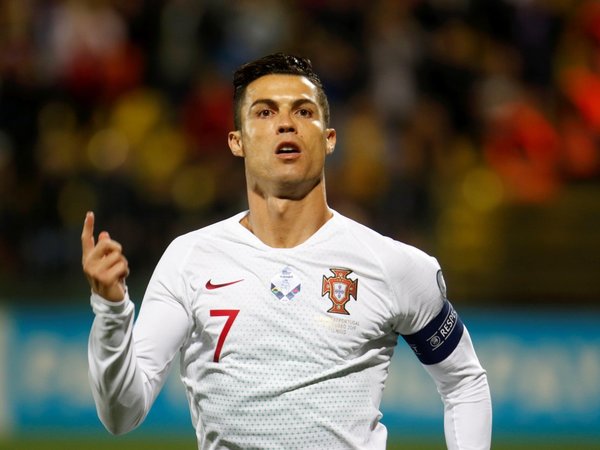 Inglaterra despierta a Kosovo y Cristiano golea a Lituania