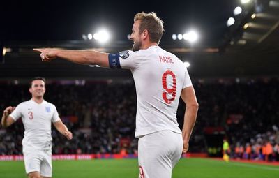 Inglaterra supera a Kosovo para seguir al frente