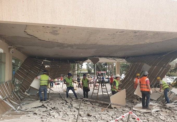 HOY / Desplome de cielo raso en el IPS: encargada de obras culpa al viento, el terror se queda