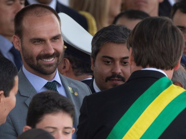 Hijo de Bolsonaro asegura tener votos para ser embajador en EEUU