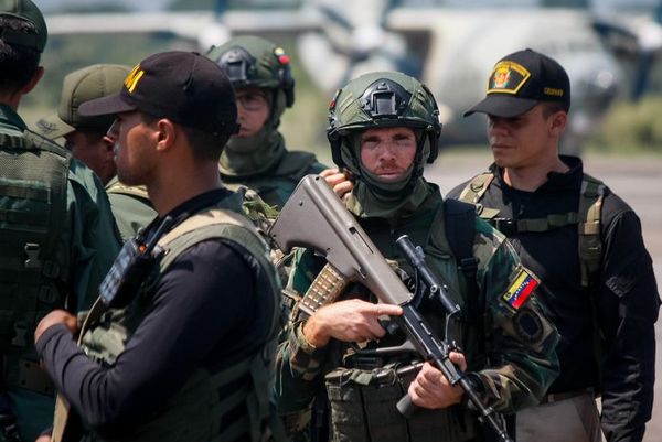 Venezuela inicia ejercicio militar al desplegar tropa en límites con Colombia - Mundo - ABC Color