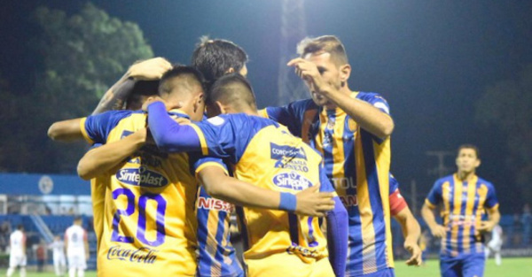 Luqueño le puso uno al comienzo y otro al final