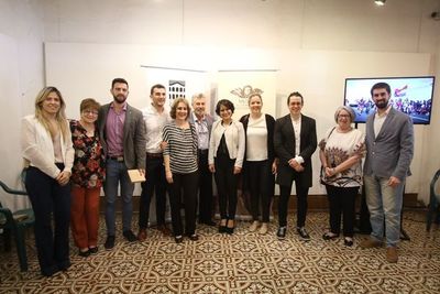 Presentan serie “Los originales”