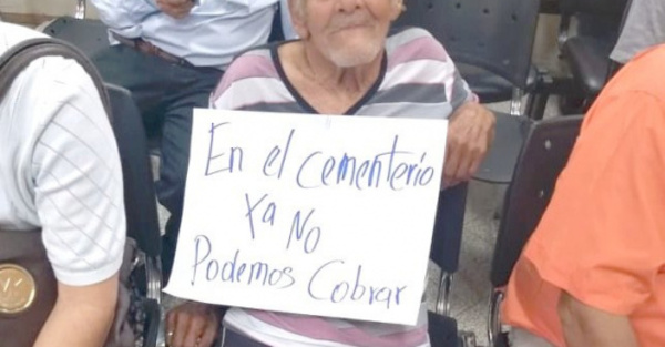Don Inocente tiene 95 años y lucha para cobrar su pensión