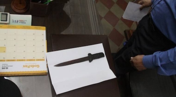 HOY / Entre tres asaltaron e hirieron a una mujer