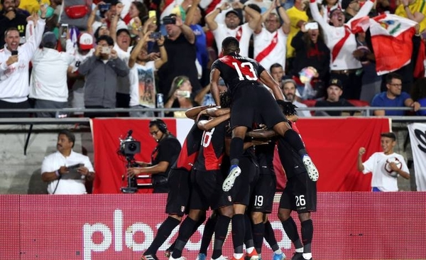 HOY / Perú vence a Brasil y se venga de la Copa América