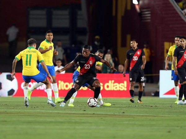 Perú vence a Brasil y se venga de la Copa América