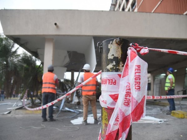 IPS culpa a empresa contratista por desplome de cielorraso del Hospital