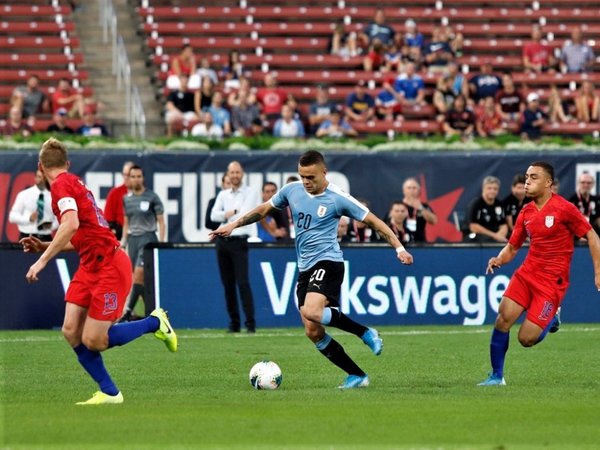 Estados Unidos mejora su juego y logra un empate valioso ante Uruguay