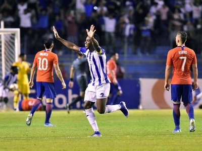 Honduras vence a Chile en segundo triunfo al hilo con Fabián Coito