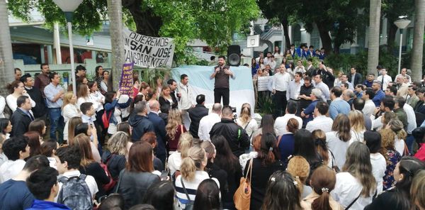 Padres siguen presión y exigen transparencia en el Colegio de San José