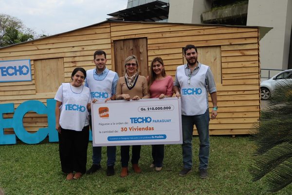 Credicentro realiza millonaria donación a Techo Paraguay