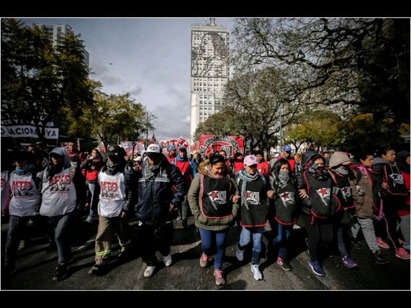 PROTESTAS POR LA CRISIS EN ARGENTINA CRECEN CON HUELGA DE EMPLEADOS PÚBLICOS