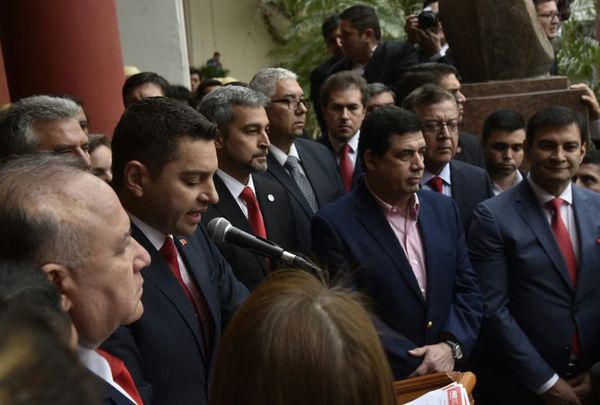 Festejo en la ANR, con pocos representantes de Honor Colorado y rabona en el Congreso - Nacionales - ABC Color