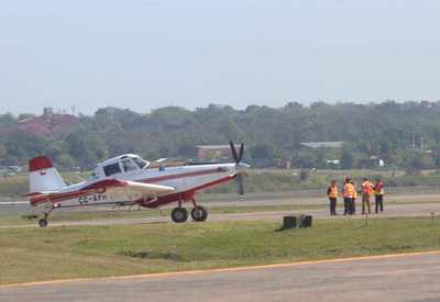 Aviones hidrantes combaten el fuego en el Chaco; hoy llegarán refuerzos, anunció Abdo - ADN Paraguayo