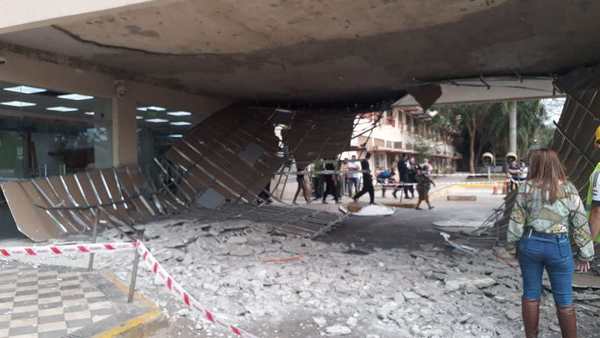 Esperan resultado de pericia sobre desplome de cielorraso en IPS - ADN Paraguayo