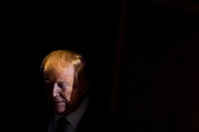 Trump urge a los “idiotas” de la Fed a bajar los tipos “a cero o menos” - Mundo - ABC Color