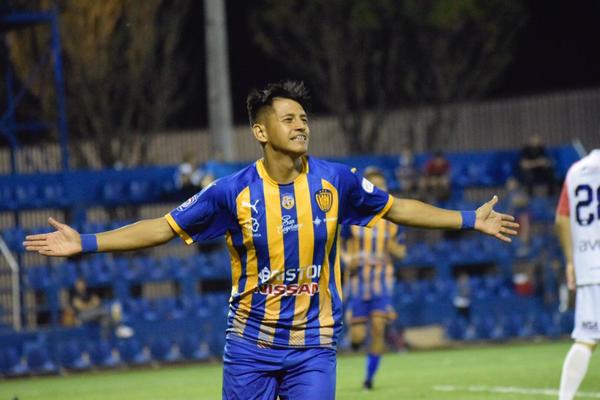 Luis Ibarra, el destacado en la victoria de Luqueño